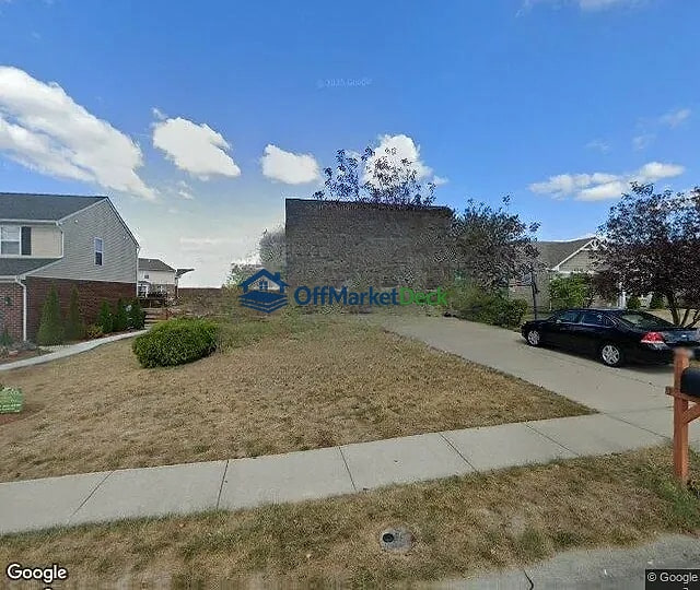 Off-market house in Independence, Kentucky — 3 beds, 3 baths, $300,000 — photo 3 of 3