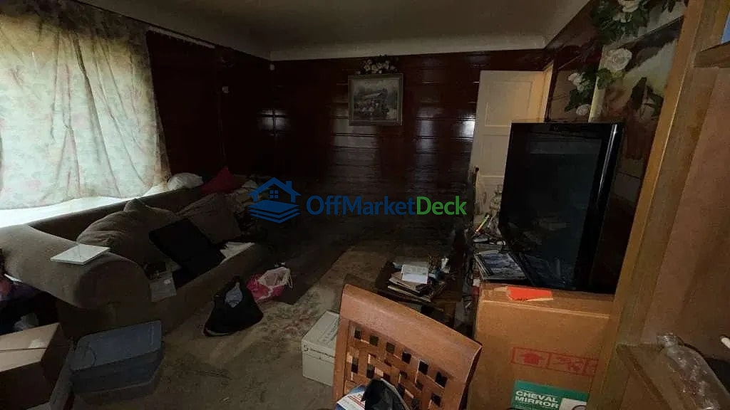 Off-market house in Pontiac, Michigan — 3 beds, 1 bath, $79,900 — photo 6 of 8