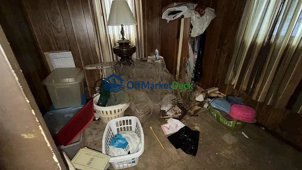 Off-market house in Pontiac, Michigan — 3 beds, 1 bath, $79,900 — photo 8 of 8