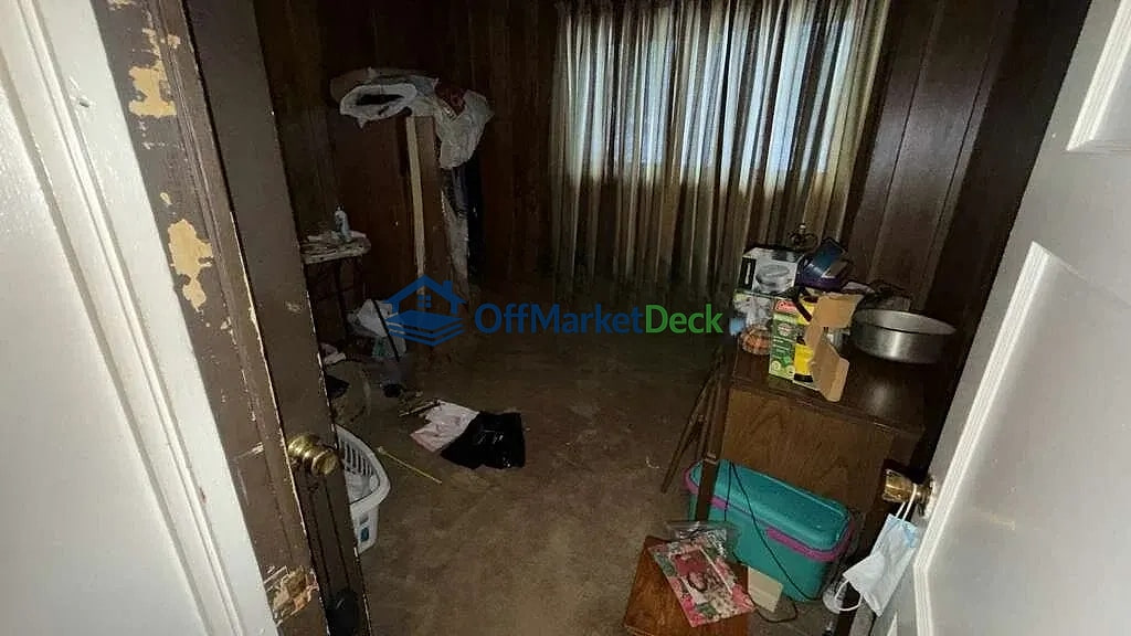 Off-market house in Pontiac, Michigan — 3 beds, 1 bath, $79,900 — photo 7 of 8