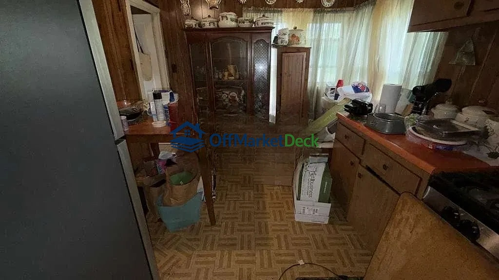 Off-market house in Pontiac, Michigan — 3 beds, 1 bath, $79,900 — photo 3 of 8