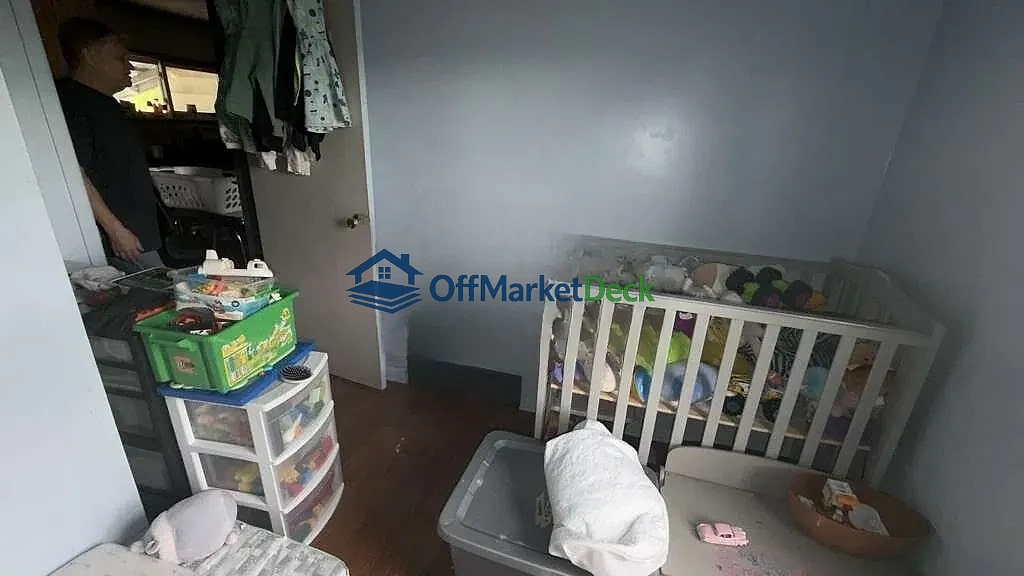 Off-market house in Center Line, Michigan — 3 beds, 1 bath, $116,900 — photo 7 of 8