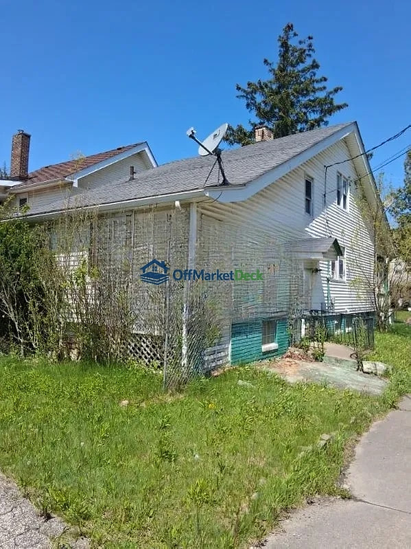 Off-market house in Garfield Heights, Ohio — 4 beds, 1 bath, $58,000 — photo 7 of 8