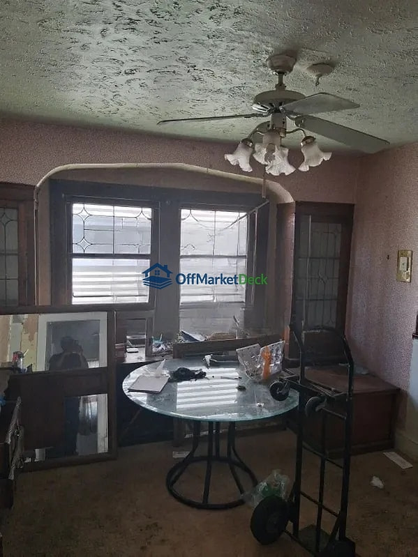 Off-market house in Garfield Heights, Ohio — 4 beds, 1 bath, $58,000 — photo 4 of 8