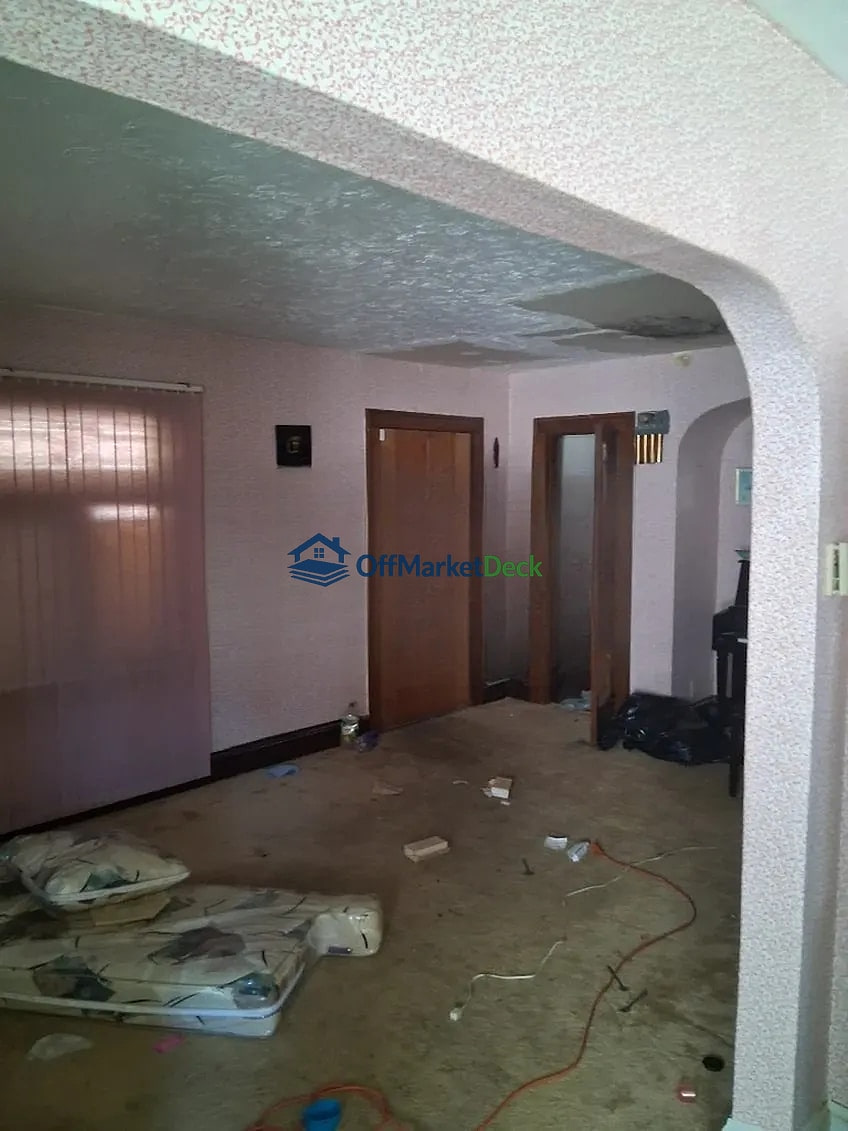 Off-market house in Garfield Heights, Ohio — 4 beds, 1 bath, $58,000 — photo 6 of 8