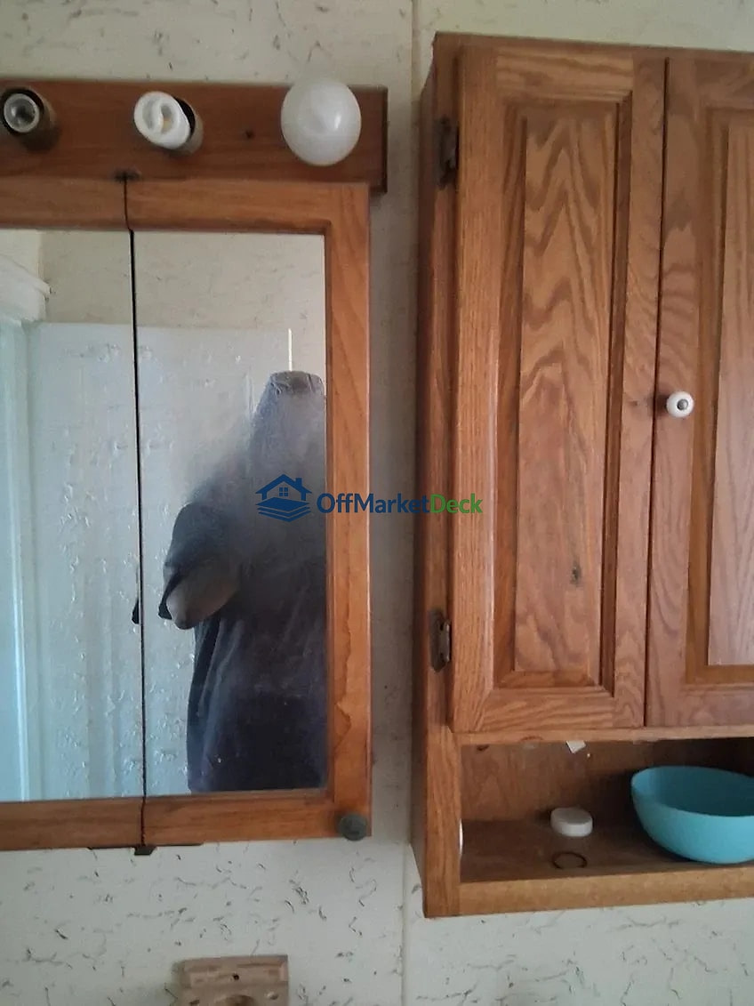 Off-market house in Garfield Heights, Ohio — 4 beds, 1 bath, $58,000 — photo 2 of 8