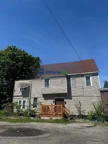 Off-market multi family in Cleveland, Ohio — 6 beds, 2 baths, $53,000