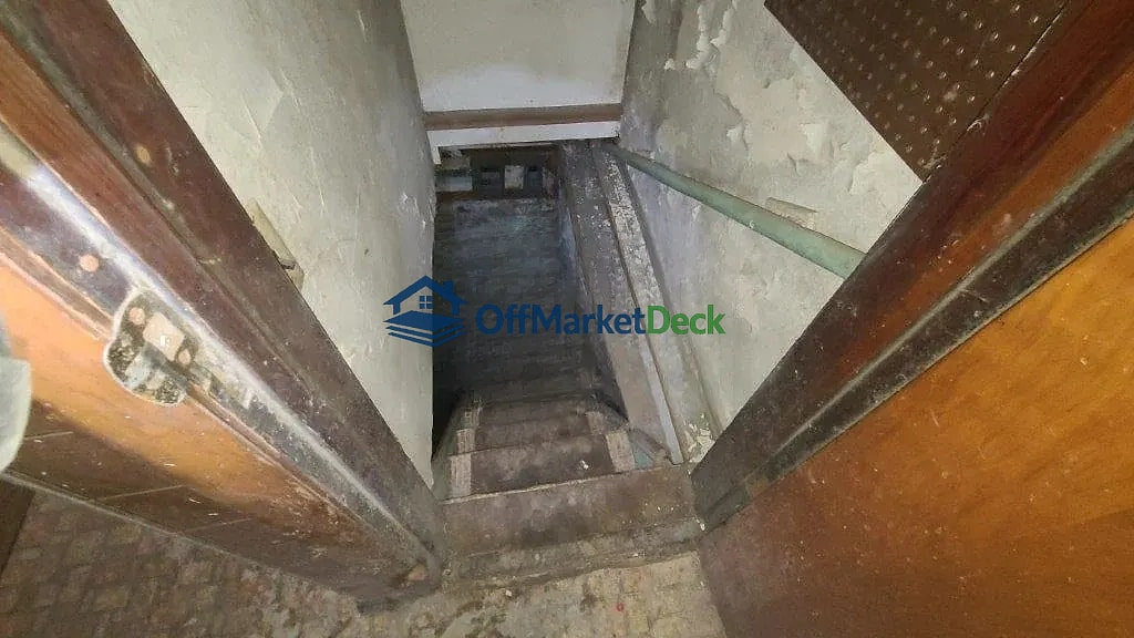 Off-market house in Cleveland, Ohio — 4 beds, 2 baths, $43,000 - Blurred background Image