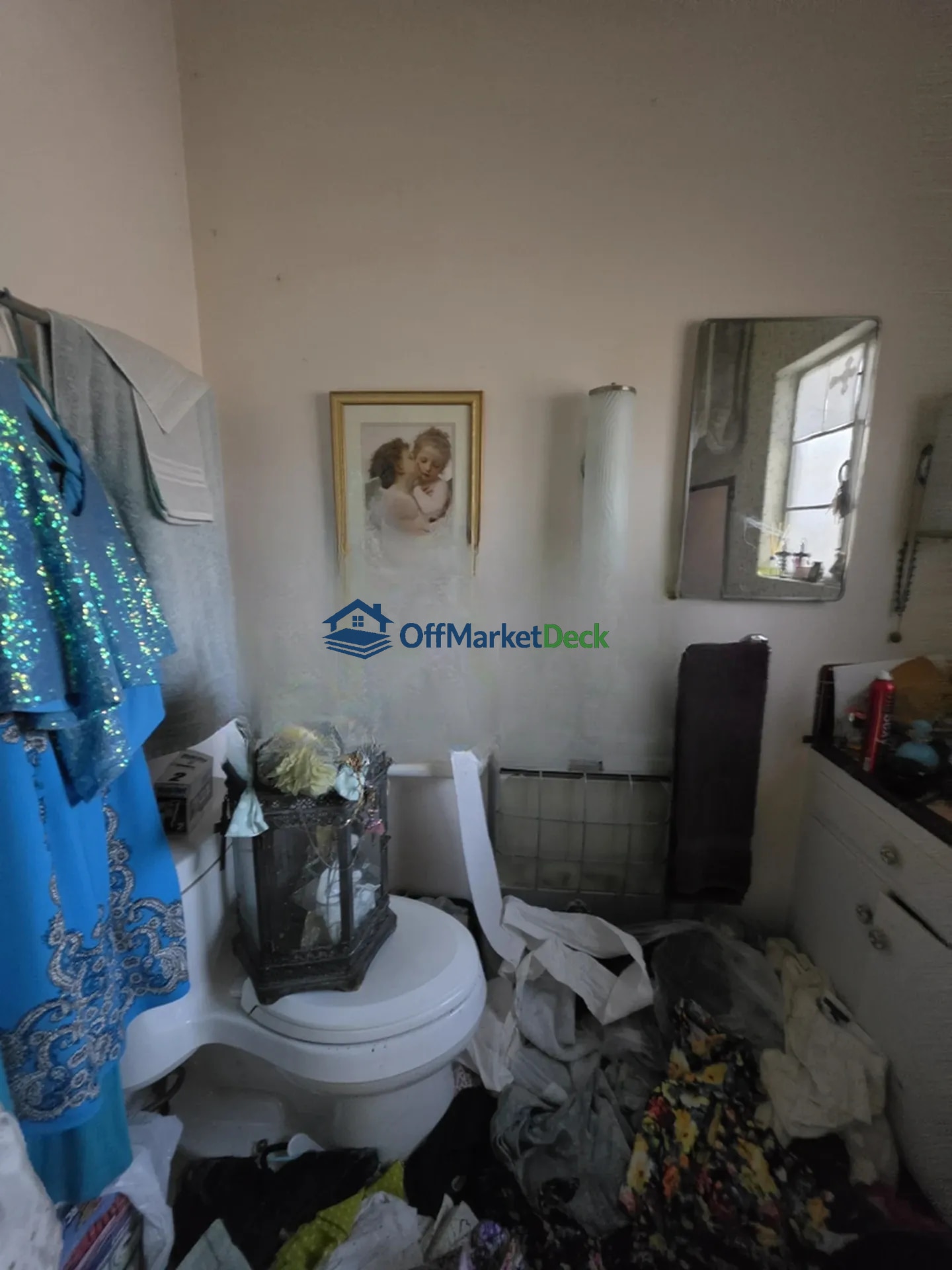 Off-market house in Phoenix, Arizona — 3 beds, 2 baths, $339,990 — photo 5 of 7