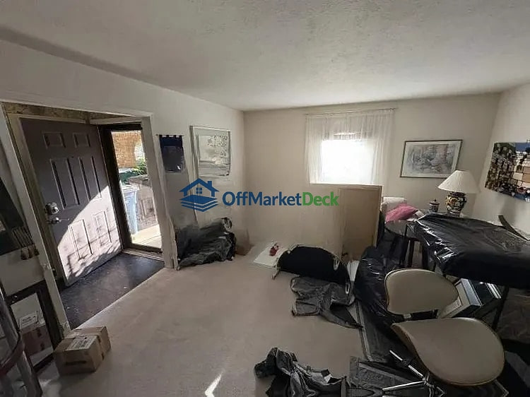 Off-market house in Fort Worth, Texas — 3 beds, 2 baths, $245,000 — photo 3 of 8