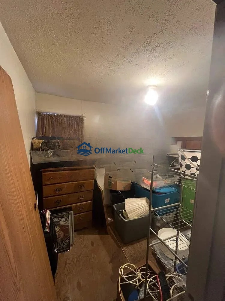 Off-market house in Erie, Pennsylvania — 2 beds, 1 bath, $18,600 — photo 2 of 8
