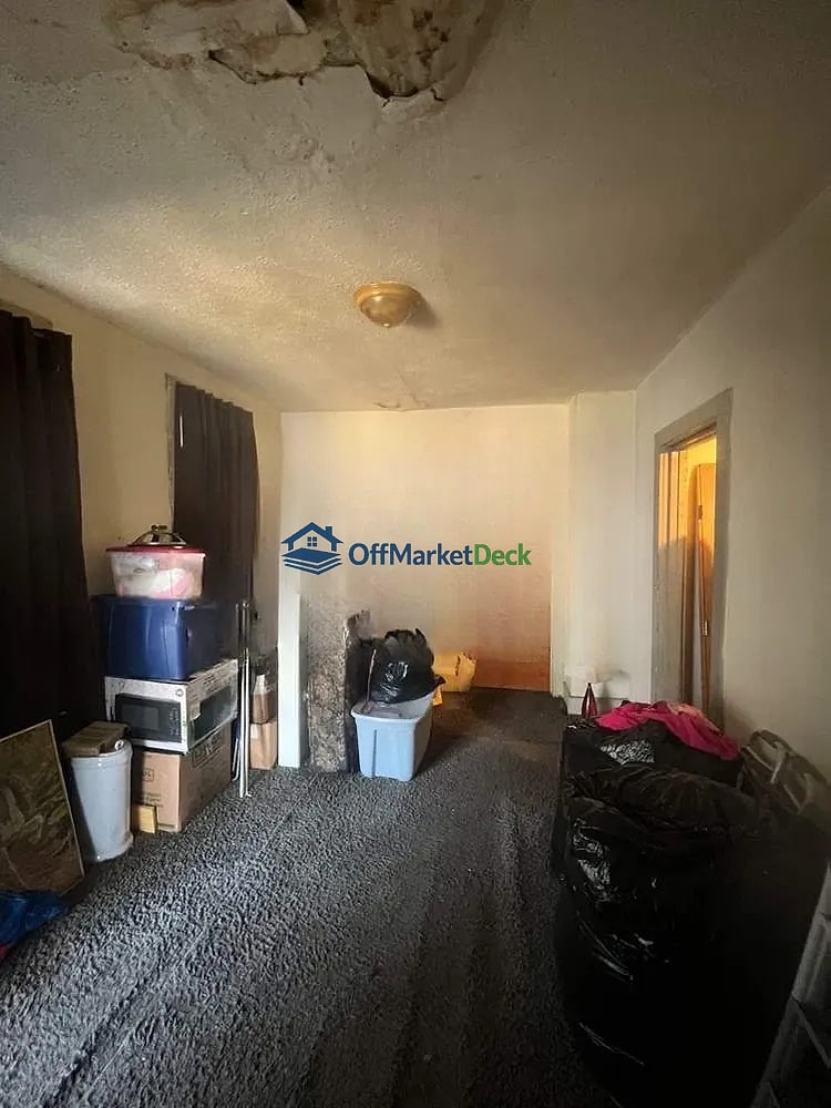 Off-market house in Erie, Pennsylvania — 2 beds, 1 bath, $18,600 — photo 3 of 8