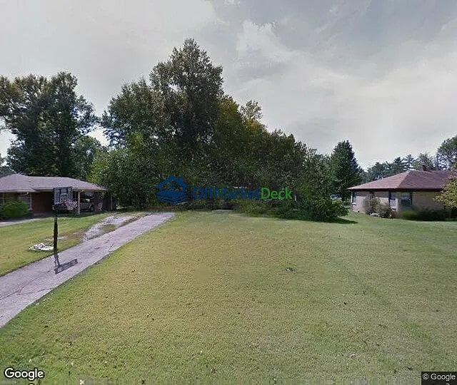Off-market house in Jeffersonville, Indiana — 3 beds, 1.5 baths, $110,000 — photo 3 of 3