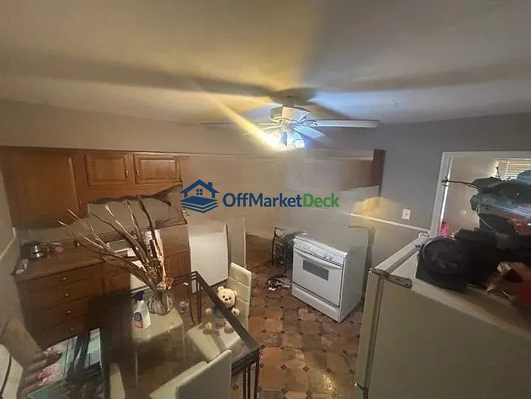 Off-market house in Florissant, Missouri — 2 beds, 2 baths, $120,000 — photo 7 of 8