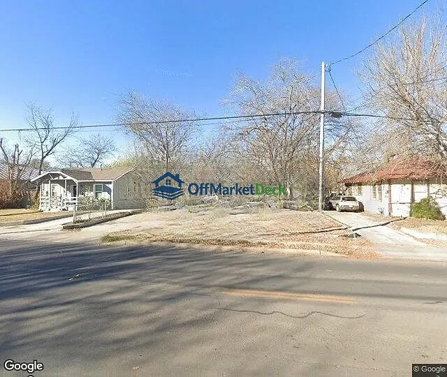 Off-market house in San Antonio, Texas — 4 beds, 2 baths, $85,000 — photo 2 of 3