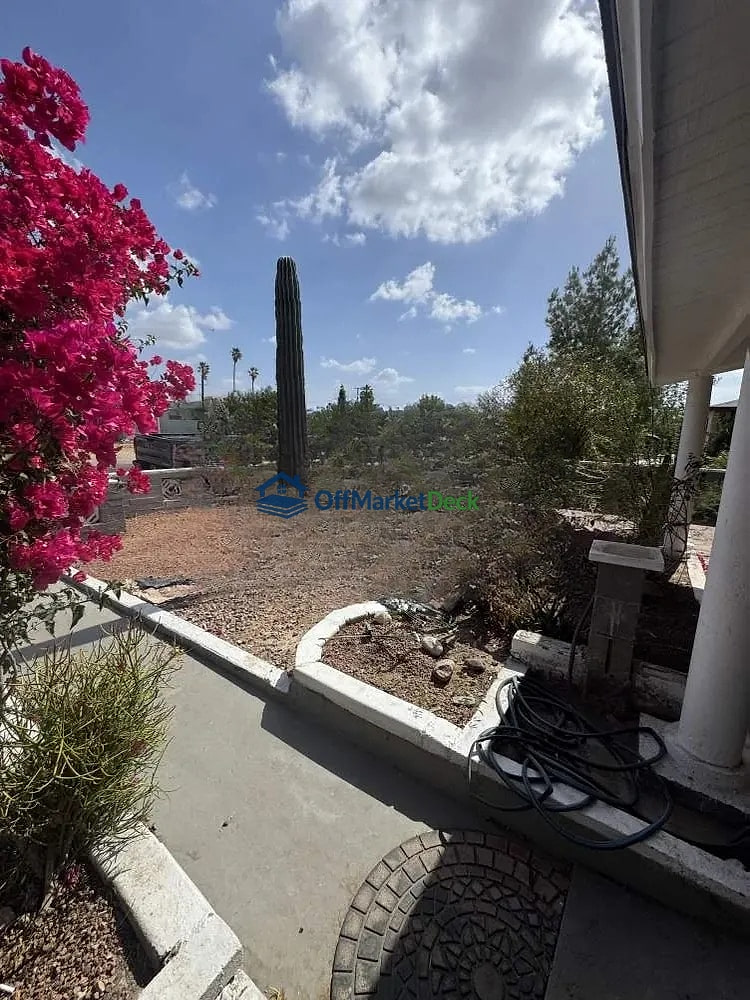Off-market house in Phoenix, Arizona — 3 beds, 2.5 baths, $265,000 — photo 8 of 8