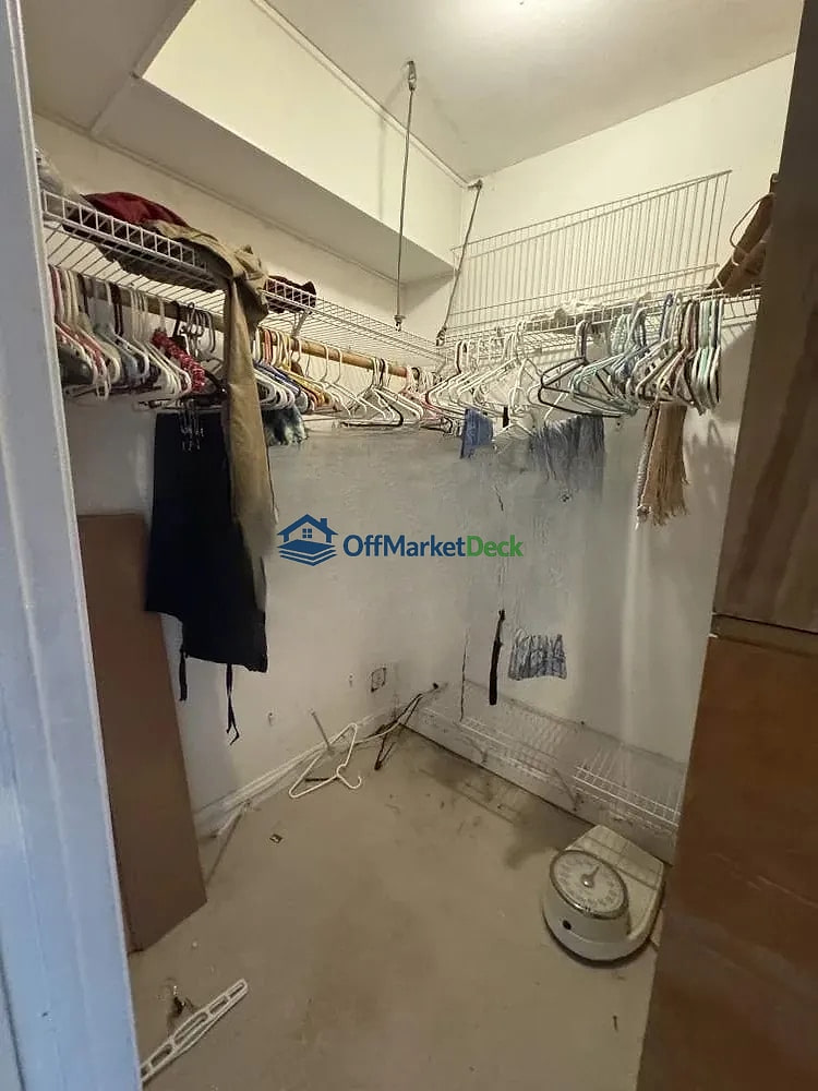 Off-market house in Phoenix, Arizona — 3 beds, 2.5 baths, $265,000 — photo 2 of 8