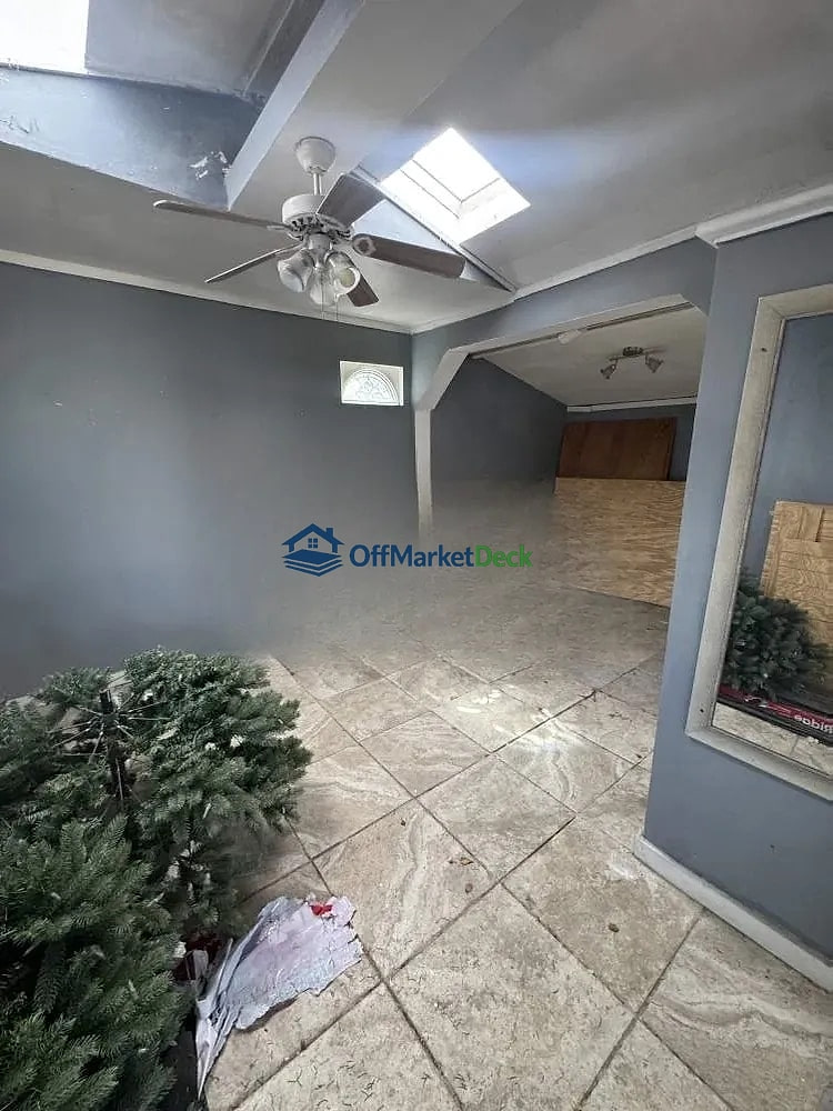 Off-market house in Phoenix, Arizona — 3 beds, 2.5 baths, $265,000 — photo 6 of 8