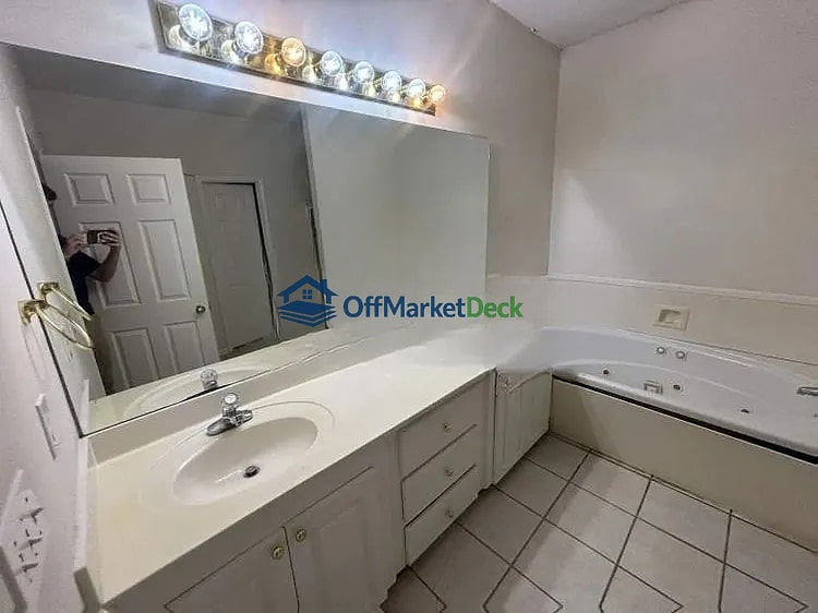 Off-market house in Ridgeland, Mississippi — 3 beds, 2 baths, $150,000 — photo 7 of 8