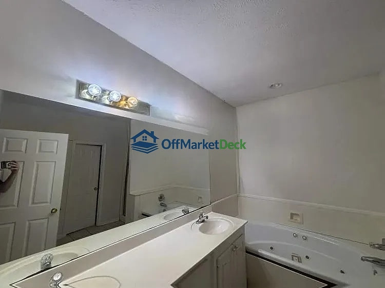 Off-market house in Ridgeland, Mississippi — 3 beds, 2 baths, $150,000 — photo 8 of 8