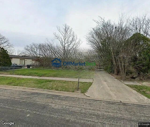 Off-market house in Killeen, Texas — 3 beds, 1.5 baths, $77,500 — photo 2 of 3
