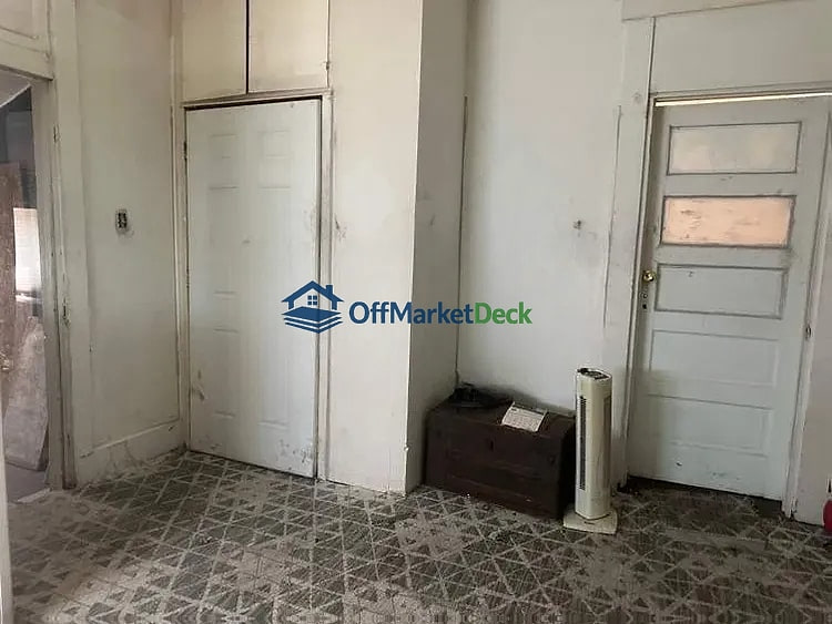 Off-market house in Indianapolis, Indiana — 3 beds, 1 bath, $80,000 — photo 8 of 8