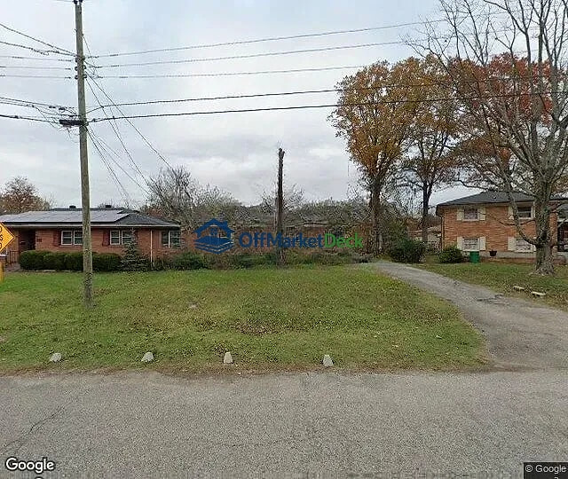 Off-market house in Louisville, Kentucky — 3 beds, 1.5 baths, $92,000 — photo 2 of 3