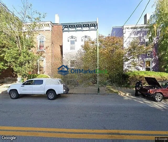 Off-market house in Covington, Kentucky — 3 beds, 3 baths, $499,900 — photo 2 of 3