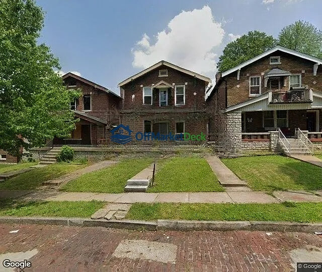 Off-market house in St. Louis, Missouri — 5 beds, 2 baths, $174,900 — photo 3 of 3