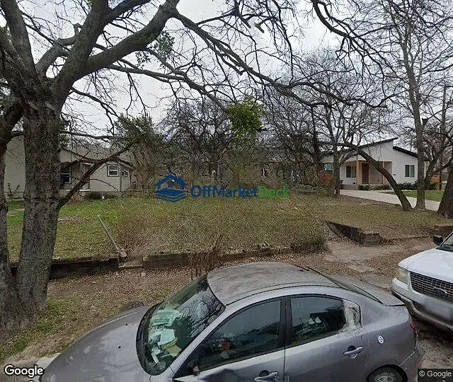 Off-market house in Dallas, Texas — 3 beds, 1 bath, $135,000 — photo 2 of 3