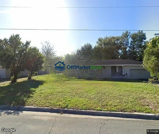 Off-market house in Lakeland, Florida — 3 beds, 2 baths, $160,000 — photo 2 of 3