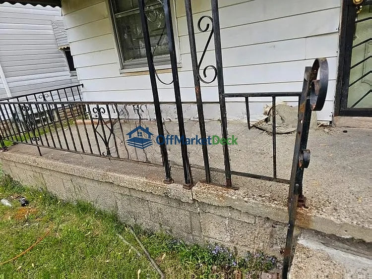 Off-market house in Detroit, Michigan — 2 beds, 1 bath, $27,000 — photo 3 of 8