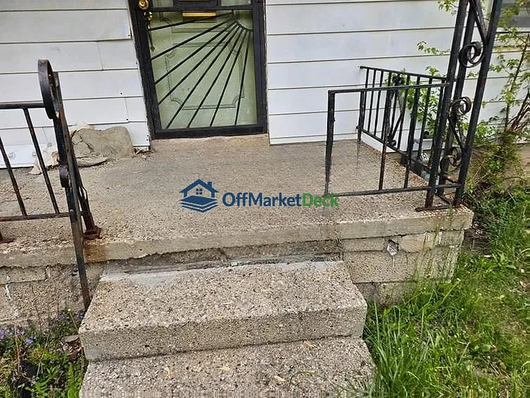 Off-market house in Detroit, Michigan — 2 beds, 1 bath, $27,000 — photo 2 of 8