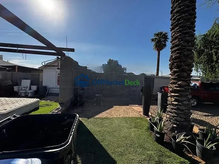 Off-market house in Phoenix, Arizona — 2 beds, 2 baths, $210,000 — photo 2 of 8
