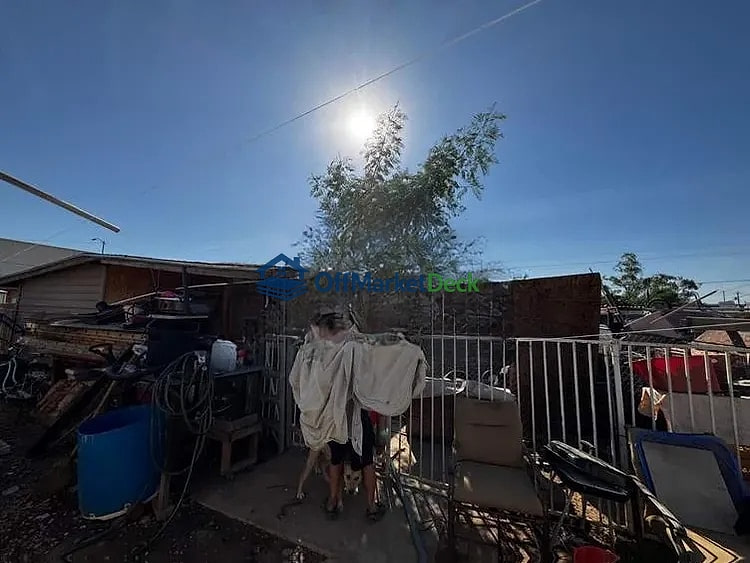 Off-market house in Phoenix, Arizona — 2 beds, 2 baths, $210,000 — photo 8 of 8