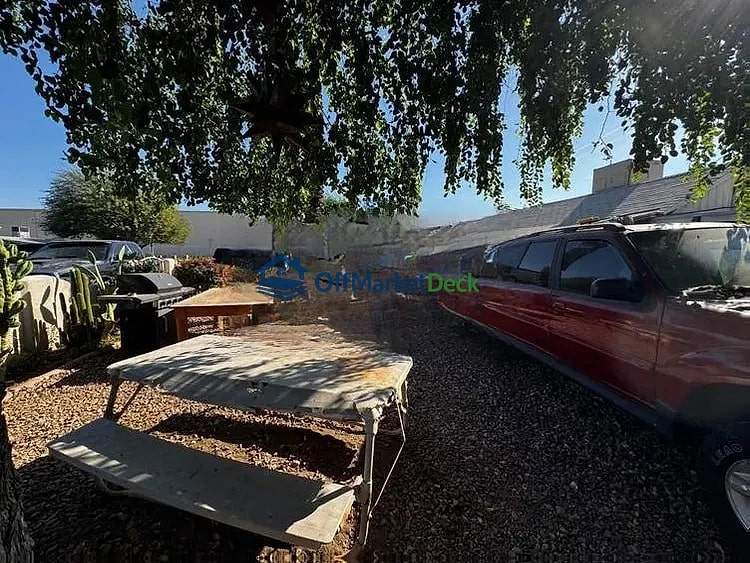 Off-market house in Phoenix, Arizona — 2 beds, 2 baths, $210,000 — photo 3 of 8