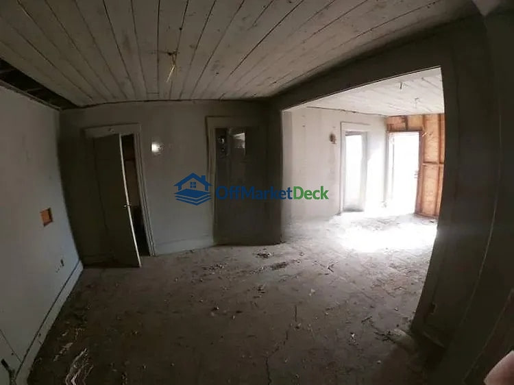 Off-market house in Globe, Arizona — 3 beds, 2 baths, $39,990 — photo 6 of 8
