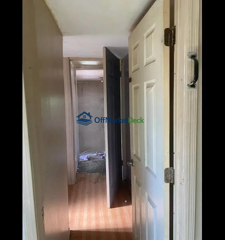 Off-market house in Kingman, Arizona — 3 beds, 2 baths, $59,900 — photo 7 of 8