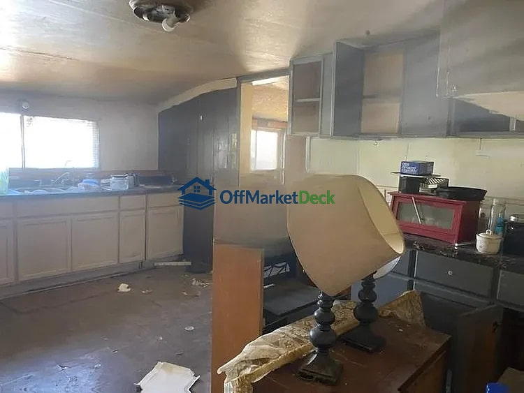 Off-market house in Kingman, Arizona — 3 beds, 2 baths, $59,900 — photo 6 of 8