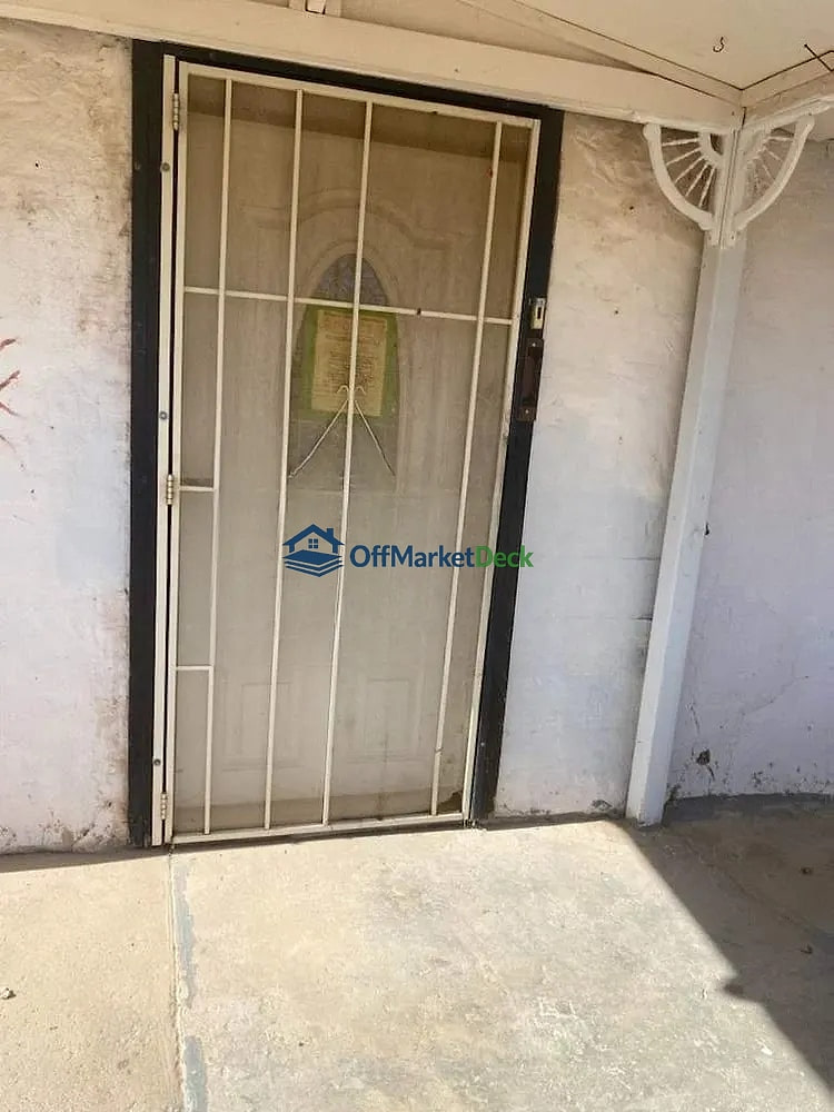 Off-market house in Kingman, Arizona — 3 beds, 2 baths, $59,900 — photo 2 of 8