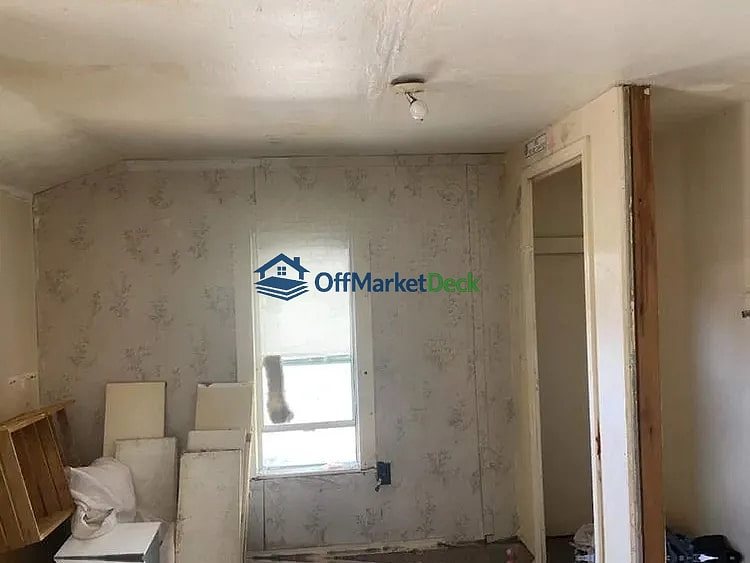 Off-market house in Kingman, Arizona — 3 beds, 2 baths, $59,900 — photo 5 of 8