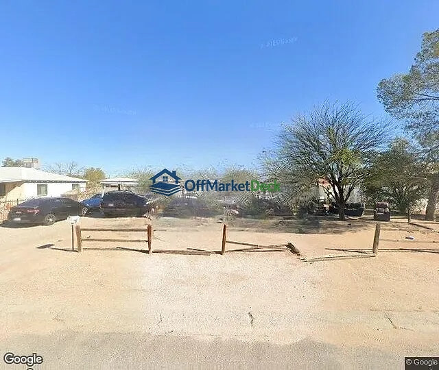 Off-market house in Tucson, Arizona — 3 beds, 1 bath, $179,000 — photo 2 of 3