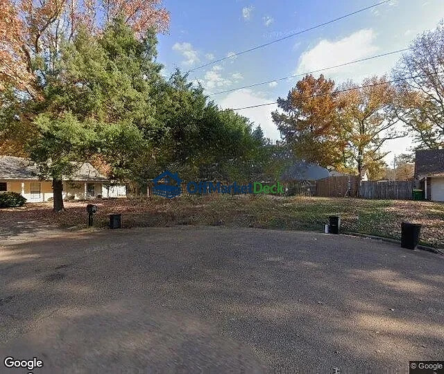 Off-market house in Ridgeland, Mississippi — 3 beds, 2 baths, $165,000 — photo 2 of 3