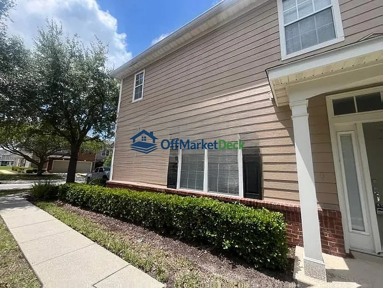 Off-market house in Jacksonville, Florida — 3 beds, 2.5 baths, $220,000 — photo 3 of 8