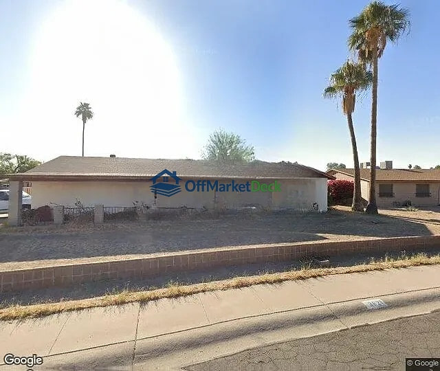 Off-market house in Phoenix, Arizona — 3 beds, 2 baths, $285,000 — photo 3 of 3