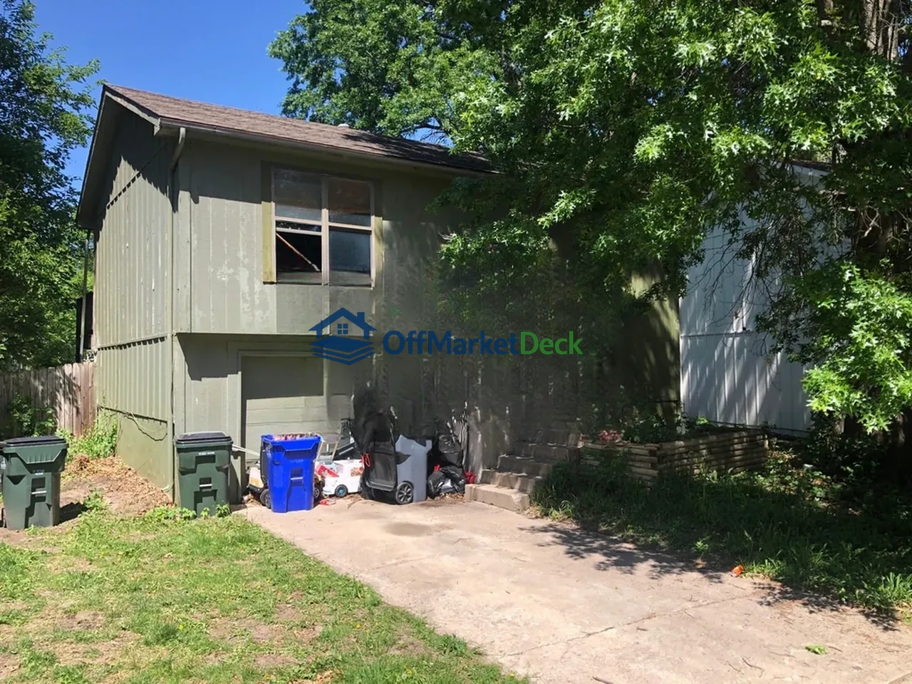 Off-market house in Olathe, Kansas — 3 beds, 1.5 baths, $174,900 — photo 5 of 8