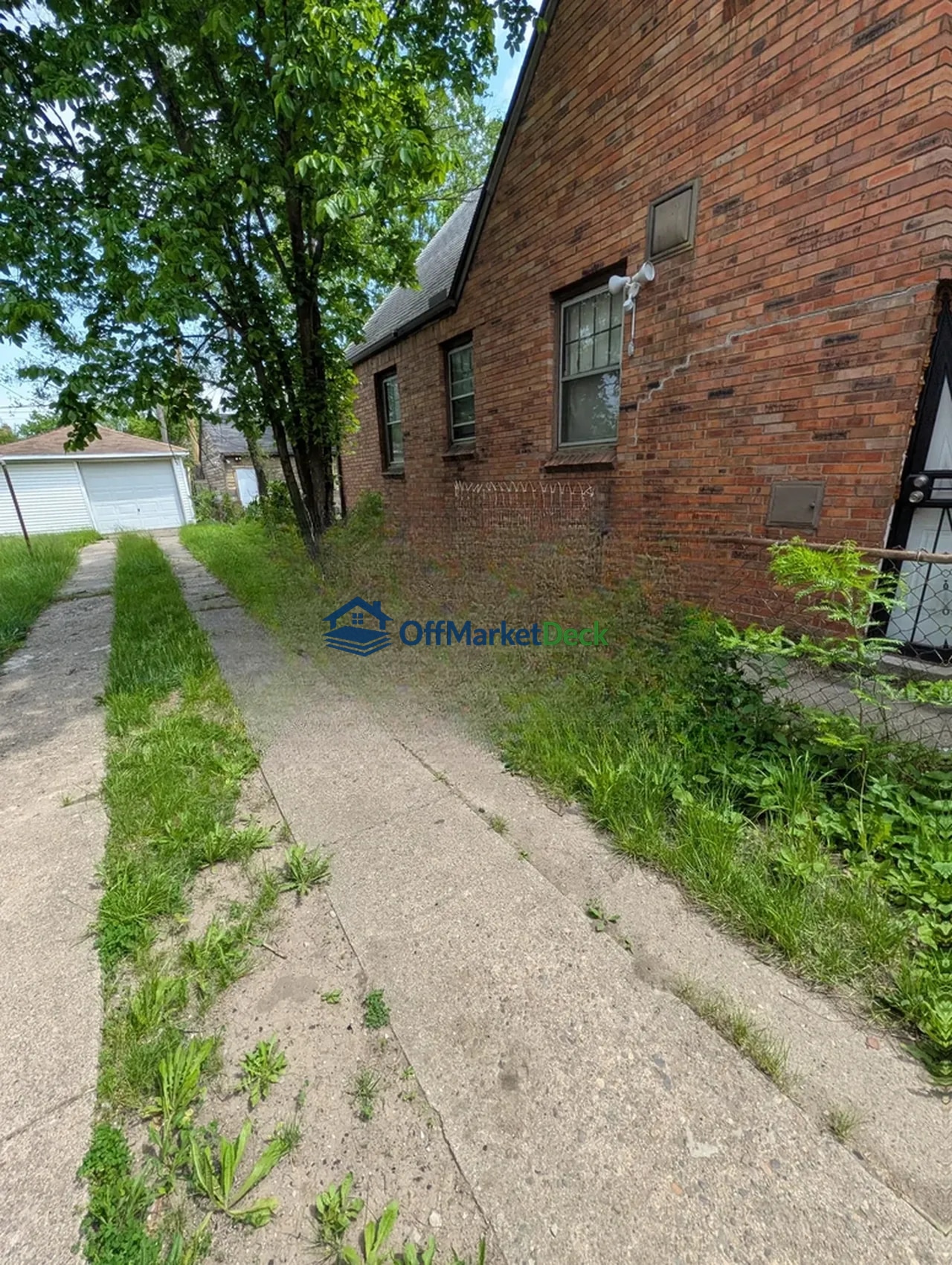 Off-market house in Detroit, Michigan — 3 beds, 1 bath, $19,900 — photo 3 of 8