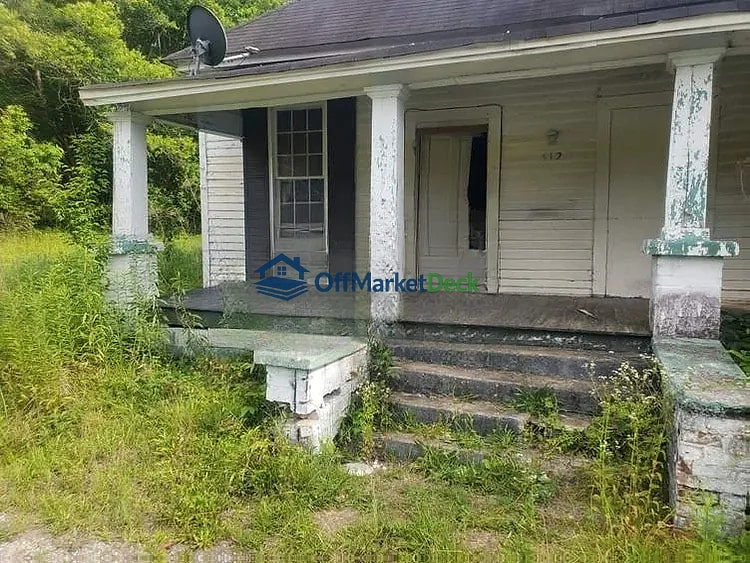 Off-market house in Selma, Alabama — 3 beds, 1 bath, $17,500 — photo 6 of 8