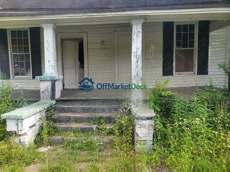 Off-market house in Selma, Alabama — 3 beds, 1 bath, $17,500 — photo 5 of 8