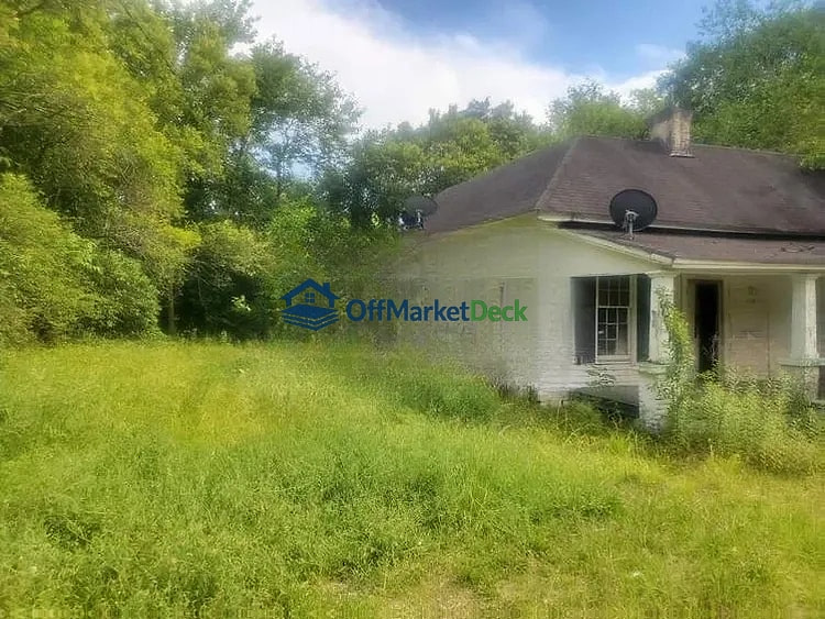 Off-market house in Selma, Alabama — 3 beds, 1 bath, $17,500 — photo 3 of 8